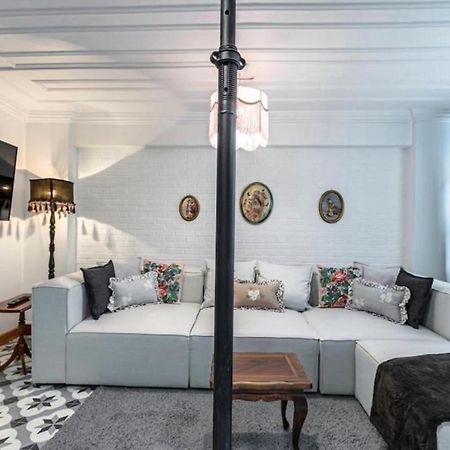 Historical 4-Br Home Steps From Besiktas Stadium & Bosphorus Views - Prime Nisantasi Location! อิสตันบูล ภายนอก รูปภาพ