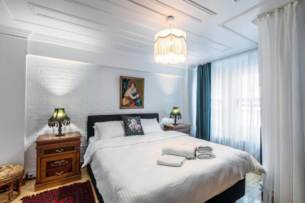 Historical 4-Br Home Steps From Besiktas Stadium & Bosphorus Views - Prime Nisantasi Location! อิสตันบูล ภายนอก รูปภาพ