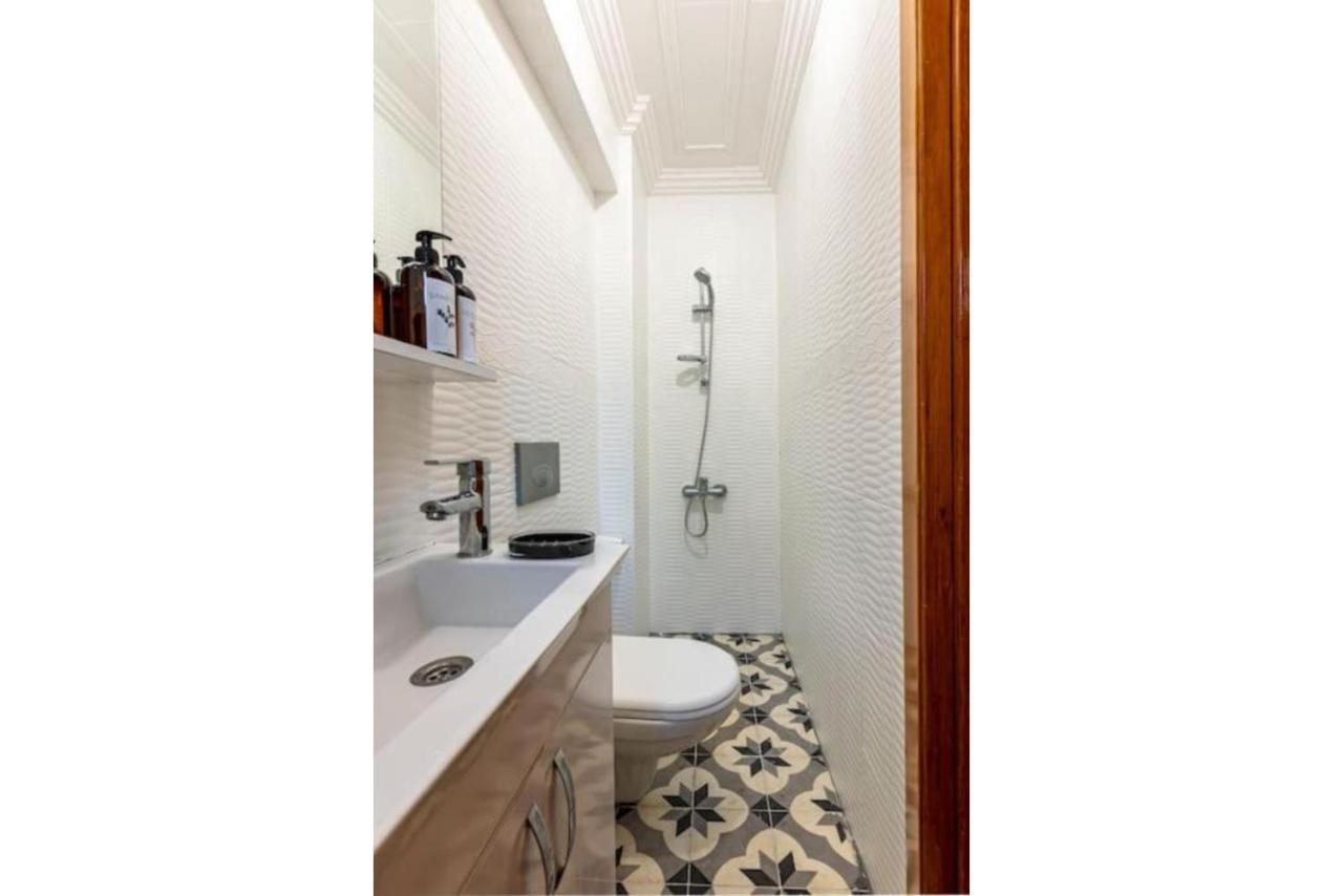 Historical 4-Br Home Steps From Besiktas Stadium & Bosphorus Views - Prime Nisantasi Location! อิสตันบูล ภายนอก รูปภาพ