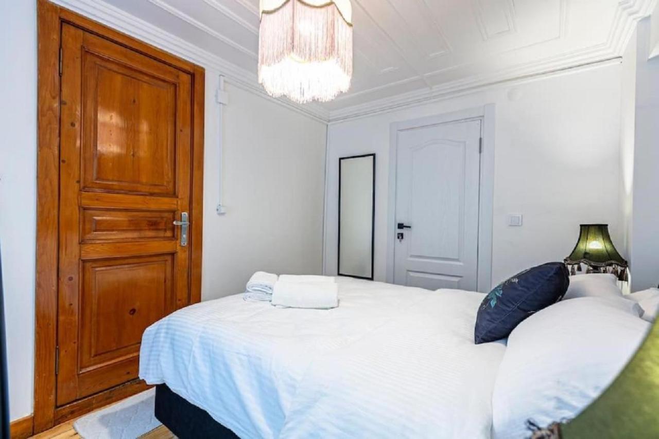Historical 4-Br Home Steps From Besiktas Stadium & Bosphorus Views - Prime Nisantasi Location! อิสตันบูล ภายนอก รูปภาพ