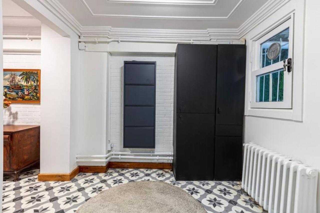 Historical 4-Br Home Steps From Besiktas Stadium & Bosphorus Views - Prime Nisantasi Location! อิสตันบูล ภายนอก รูปภาพ