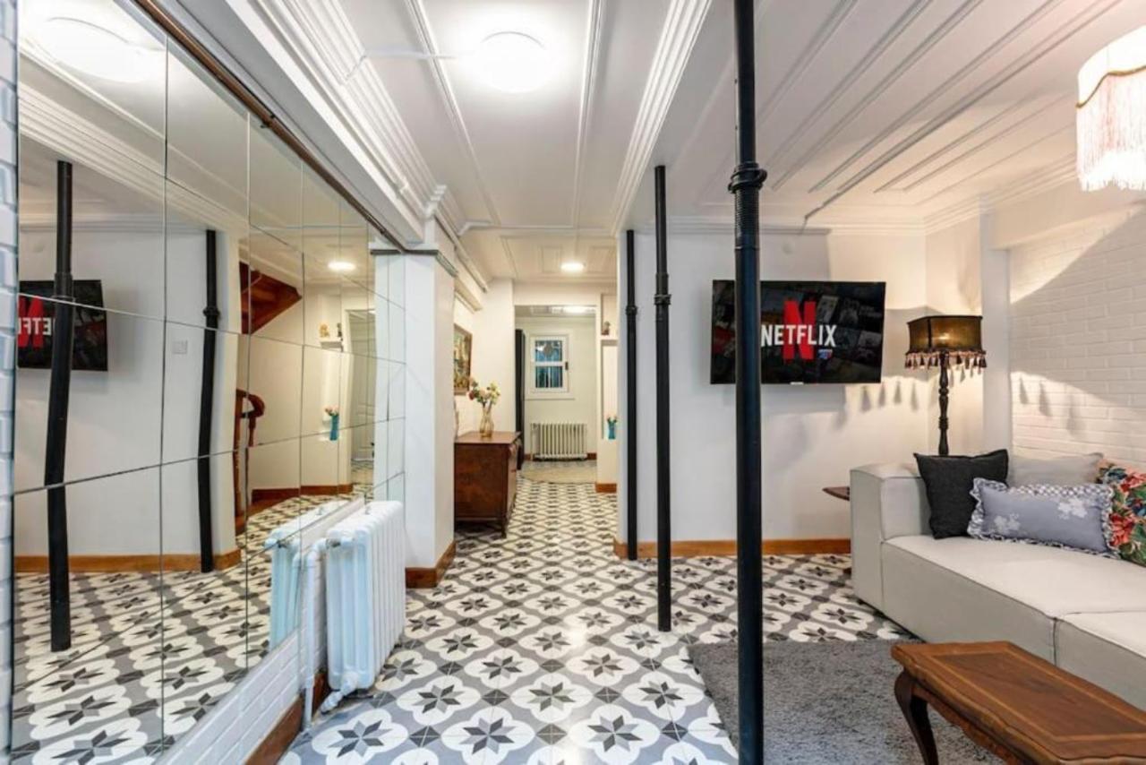 Historical 4-Br Home Steps From Besiktas Stadium & Bosphorus Views - Prime Nisantasi Location! อิสตันบูล ภายนอก รูปภาพ