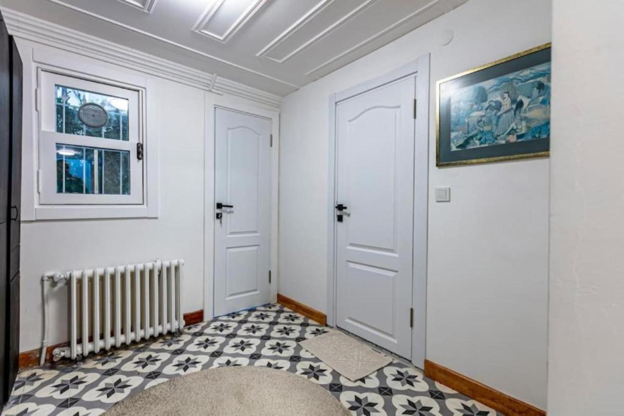 Historical 4-Br Home Steps From Besiktas Stadium & Bosphorus Views - Prime Nisantasi Location! อิสตันบูล ภายนอก รูปภาพ