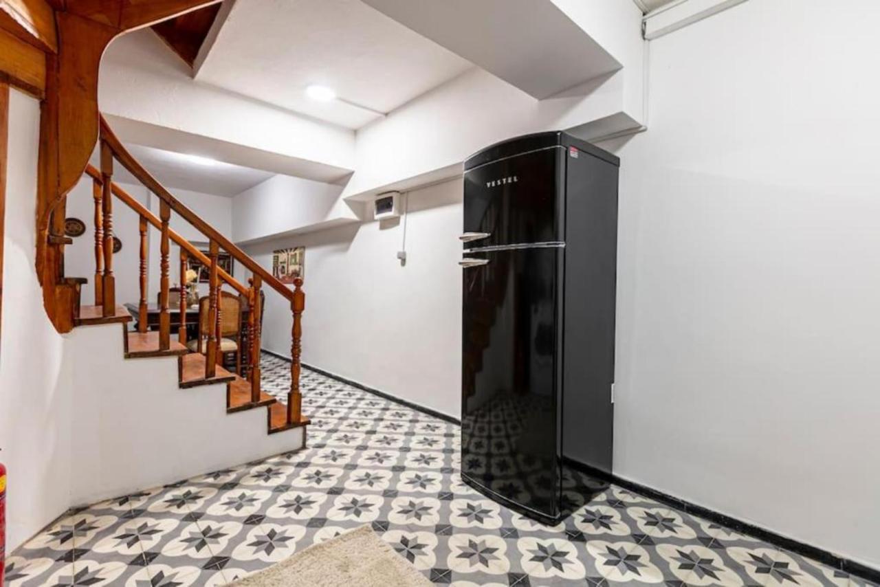 Historical 4-Br Home Steps From Besiktas Stadium & Bosphorus Views - Prime Nisantasi Location! อิสตันบูล ภายนอก รูปภาพ