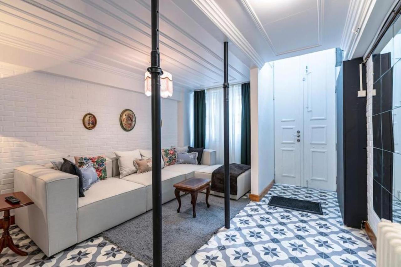 Historical 4-Br Home Steps From Besiktas Stadium & Bosphorus Views - Prime Nisantasi Location! อิสตันบูล ภายนอก รูปภาพ