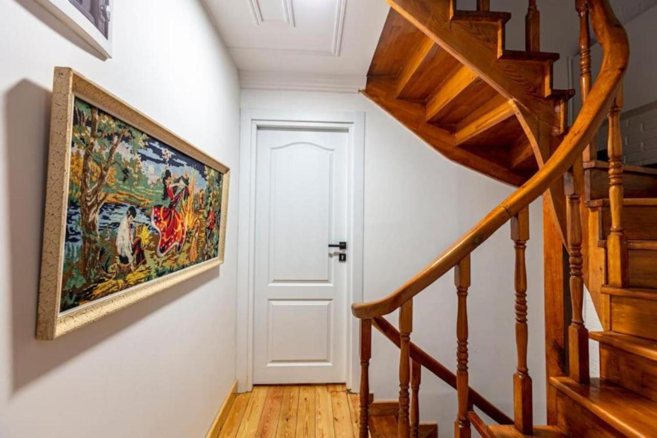 Historical 4-Br Home Steps From Besiktas Stadium & Bosphorus Views - Prime Nisantasi Location! อิสตันบูล ภายนอก รูปภาพ