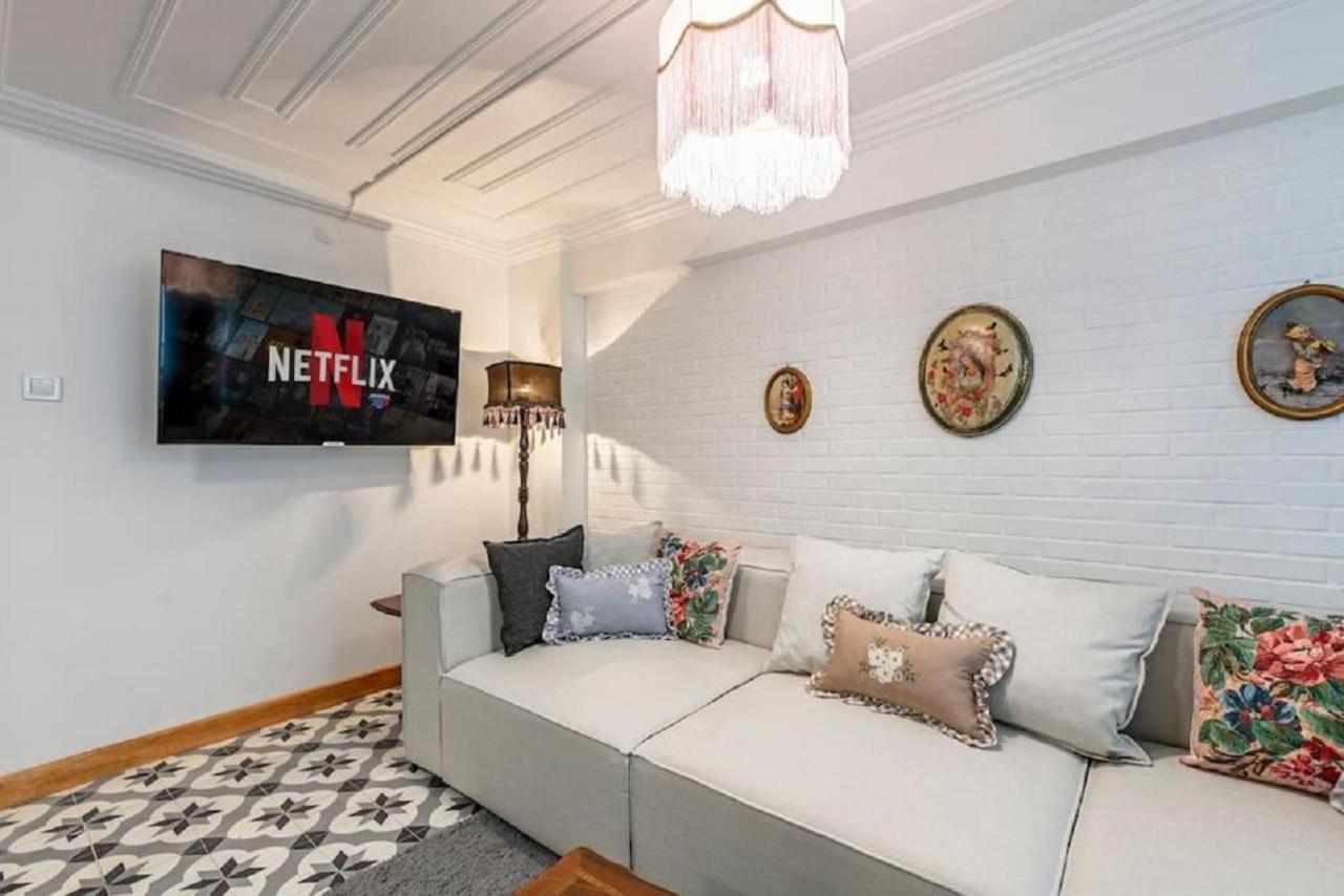 Historical 4-Br Home Steps From Besiktas Stadium & Bosphorus Views - Prime Nisantasi Location! อิสตันบูล ภายนอก รูปภาพ