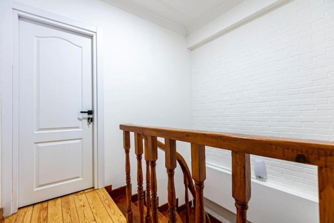 Historical 4-Br Home Steps From Besiktas Stadium & Bosphorus Views - Prime Nisantasi Location! อิสตันบูล ภายนอก รูปภาพ