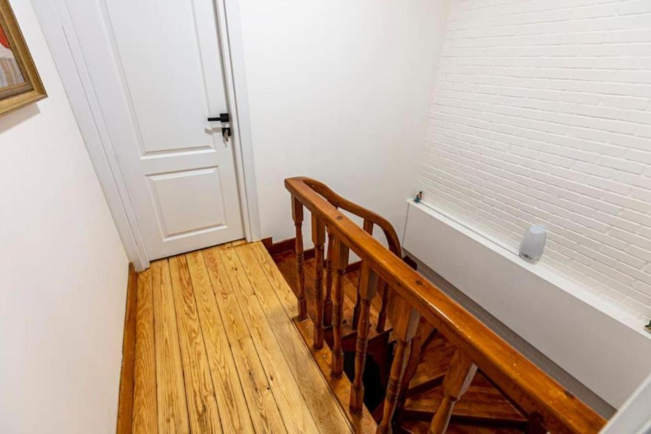 Historical 4-Br Home Steps From Besiktas Stadium & Bosphorus Views - Prime Nisantasi Location! อิสตันบูล ภายนอก รูปภาพ