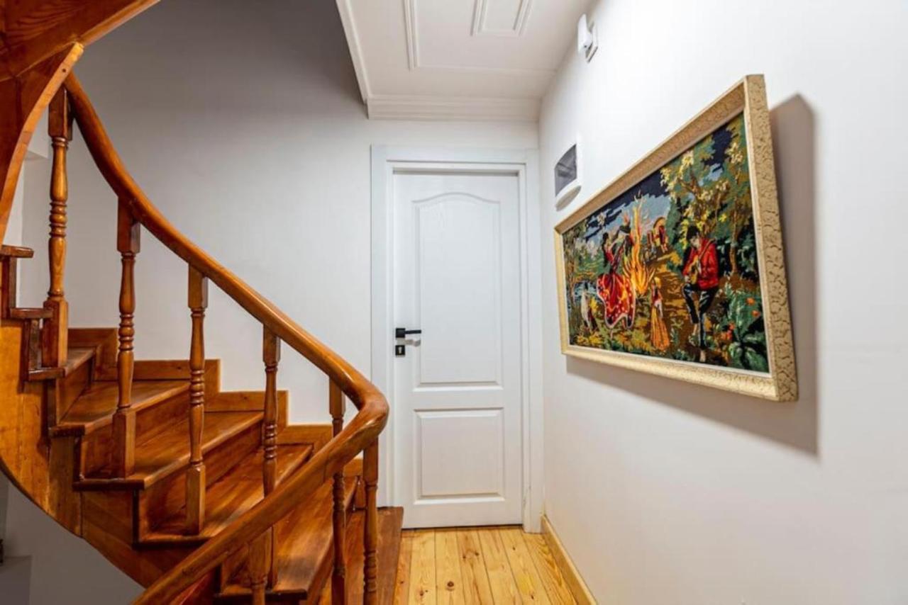 Historical 4-Br Home Steps From Besiktas Stadium & Bosphorus Views - Prime Nisantasi Location! อิสตันบูล ภายนอก รูปภาพ